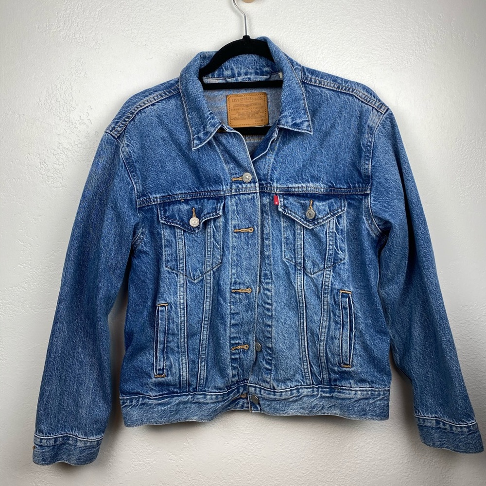 Levi’s denim jacket trucker / boyfriend fit size m
